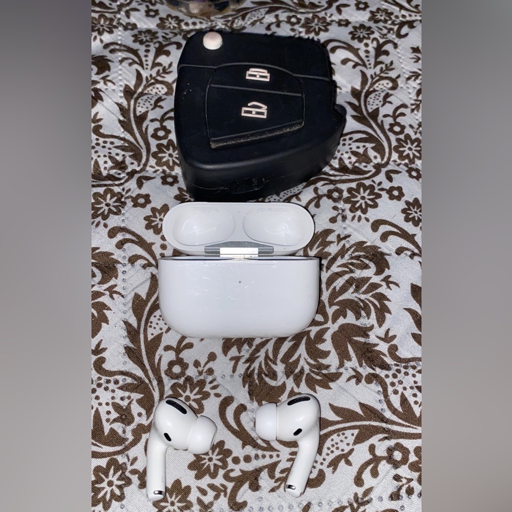 AirPods Pro - Picture 3 of 4
